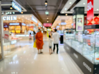 Blurred image of people walking and shoping at atmosphere of shopping in a leading shopping center decorated in a modern way.