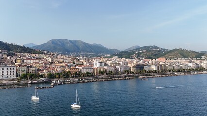 Fototapeta premium Salerno, in Campania, is famous for the stunning Amalfi Coast. It offers breathtaking views of the Tyrrhenian Sea, beautiful beaches, and a lively promenade, perfect for scenic walks