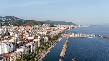 Obraz premium Salerno, in Campania, is famous for the stunning Amalfi Coast. It offers breathtaking views of the Tyrrhenian Sea, beautiful beaches, and a lively promenade, perfect for scenic walks