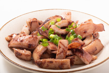 ［中国産　アメリカオオアカイカ耳］　バター醤油炒め