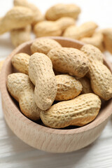 Fresh peanuts in bowl on table, closeup