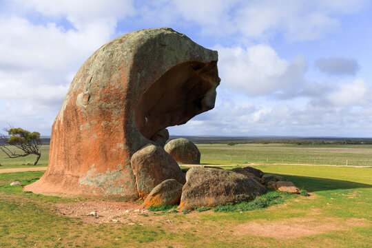 Murphy's Hay Stacks. Large granite rocks. Eyre Peninsula. Australia.