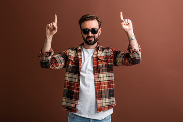 Naklejka premium handsome man on brown background