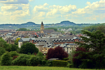 Blick auf den Ort Schifflange (Schifflingen) im Kanton Esch an der Alzette in Luxemburg. 