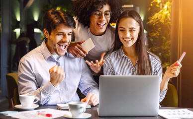 Coffee break meeting, e-learning and e-commerce activity concept. Successful business team looking at laptop happily, working in cafe, free space