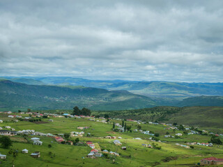 Vue g&eacute;n&eacute;rale de villages sur la c&ocirc;te sud-est de l'Afrique du Sud