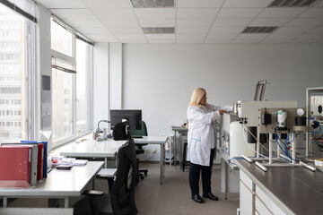 Female Scientist Working In The Lab