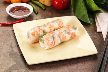 Vietnamese spring roll with prawn