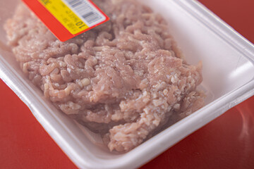 小分けにされた鶏肉