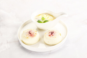 Curd pancakes with sour cream