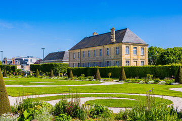 L'Abbaye-aux-Hommes et l'hôtel de ville de Caen