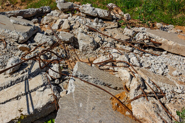 Broken reinforced concrete slabs with protruding reinforcement