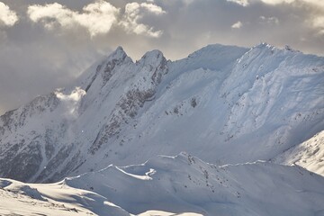Obraz premium Winter high mountains in clouds