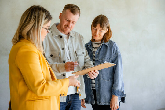 A couple is going to buy a house