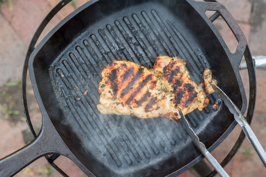 Grilling chicken in a griddle pan