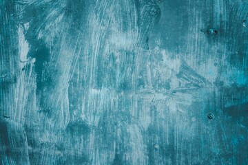 Obraz premium A blue wall with a lot of paint splatters and brush strokes