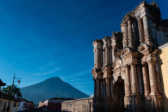 water volcano in Antigua Guatemala with an architectural ruin