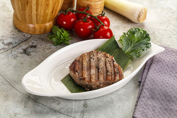 Grilled tuna medallion in the plate