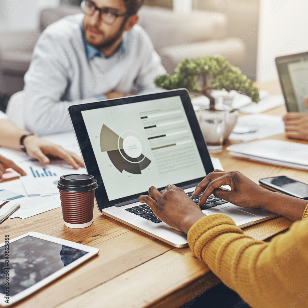 Aufkleber people, laptop screen and business meeting with data analysis in office as web developer for company