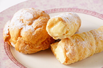 コルネクリームとシュークリーム