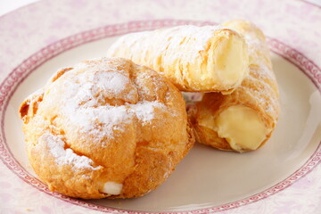 コルネクリームとシュークリーム