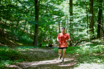 Obraz premium a strong middle-aged man running through the forest