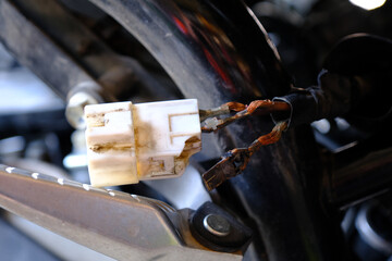 Check the electrical cable plug on the motorcycle.	