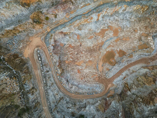 Kamieniołomy w pięknym krajobrazie jesieni, Wojcieszów