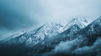 Obraz premium Dawn over snowy mountains