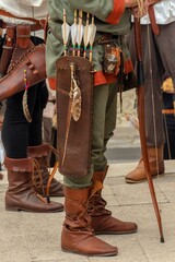 Costume da arciere medievale. Particolare.
