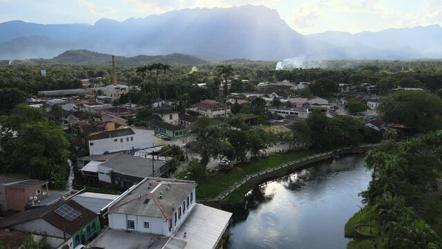 Voo sobre Morretes cidade hist&oacute;rica do litoral do paran&aacute;