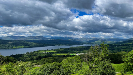 Obraz premium lake district windermere hill view