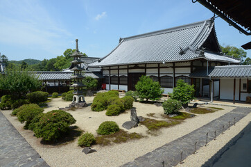 Fototapeta premium 興聖寺 庭園と僧堂 京都府宇治市