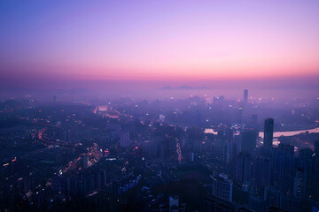 Obraz premium A Scenic Viewpoint Overlooking a Cityscape at Dawn