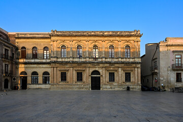 Naklejka premium Palazzo della Sovrintendenza ai Beni Culturali della Provincia - Siracusa, Sicily, Italy