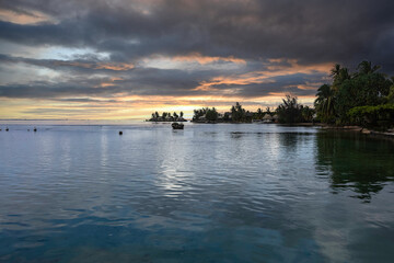 Coucher de soleil à Moorea en Polynésie