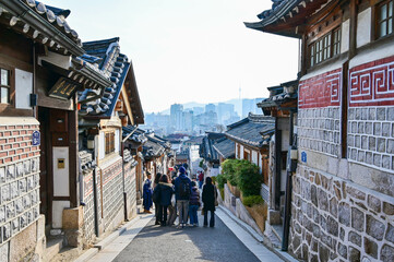 Obraz premium Seoul, South Korea - NOV 03, 2023: Bukchon Hanok Village