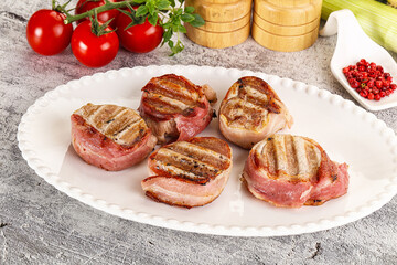 Grilled pork tenderloin with bacon
