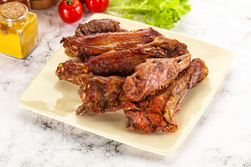 Roasted duck wings with sauce