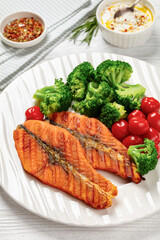 grilled salmon steaks with broccoli and tomatoes