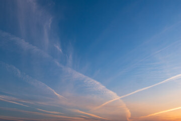 夕空と飛行機雲