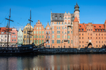 Die Black Pearl in der N&auml;he des Kranentors in Danzig, Polen