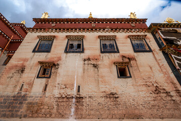 Exterior of the Song Zan Lin Si temple, oustide Shangri-la, Yunnan Province, China, Asia