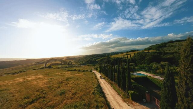 Furgone in paesaggio di campagna