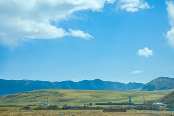 Naklejka premium Aba, Sichuan Province - mountains and grasslands under the blue sky