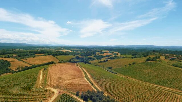 Paesaggio campagna vigneti e colline toscana