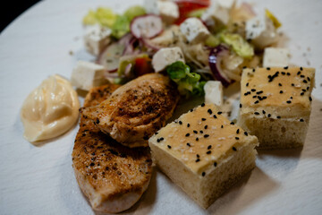 Griechischer Feta Käse mit Kräutern und Gewürzen