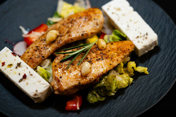 Griechischer Feta Käse mit Kräutern und Gewürzen
