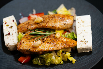 Griechischer Feta Käse mit Kräutern und Gewürzen