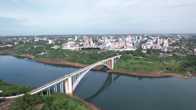 Puente Internacional de la Amistad Paraguay y Brasil